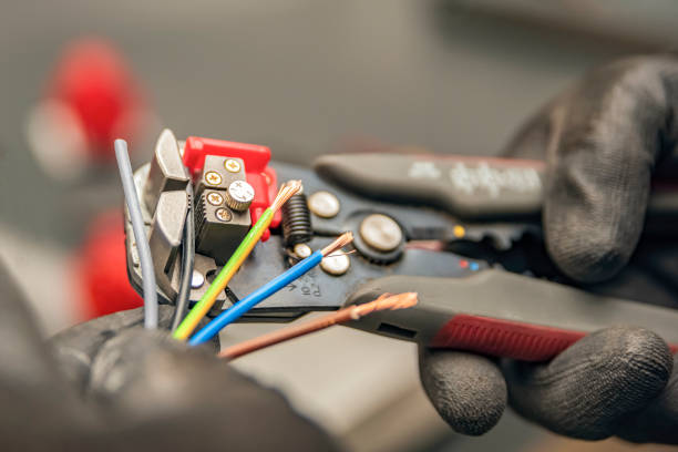 Best Local Electrician Companies  in Crestwood, MO